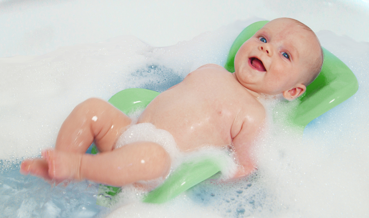 In quale acqua fare il bagno a un neonato