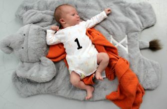 What a child can and should be able to do in the first month of his life