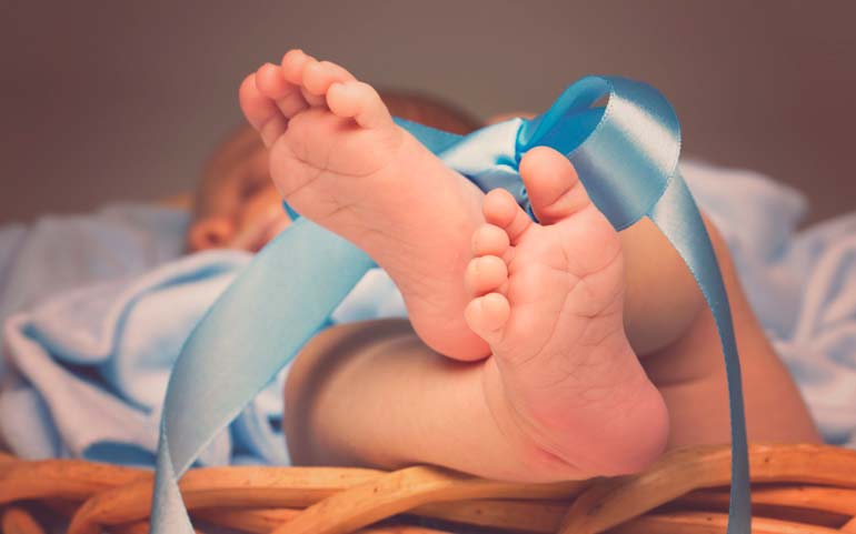 bebê recém-nascido em 1 mês