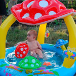 inflable-piscina-amb-sostre-per-molt-petits-nens petits
