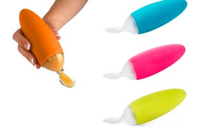bottiglia di silicone con un cucchiaio