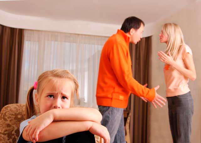 escândalos de família com uma criança