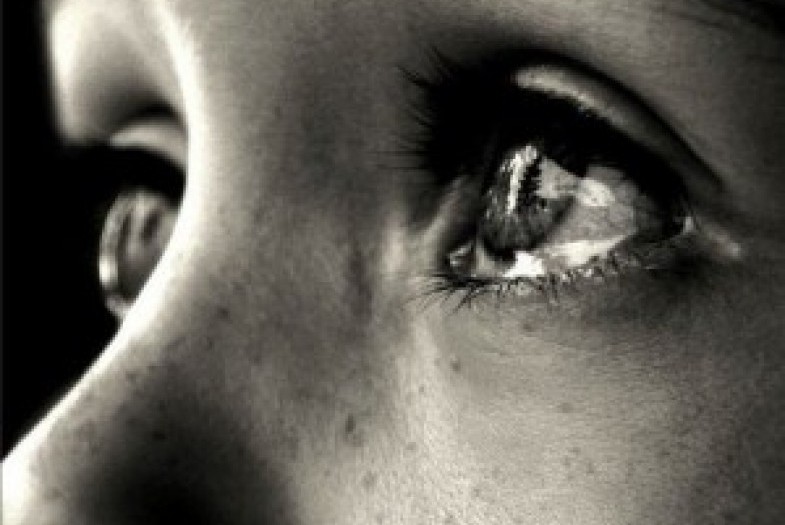femme pleure