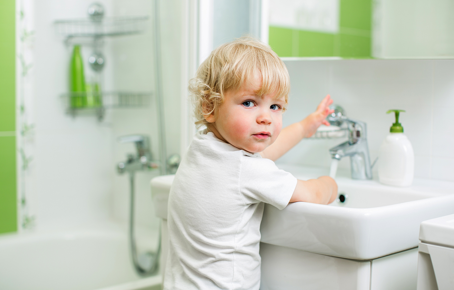 seguridad para bebés en el baño