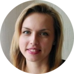 Mestra-psicòloga Olga Tkachuk Llegiu sobre el nen BY: https://rebenok.by/articles/stature/psycho/26316-travlya-v-shkole.html